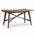 Houten tafel met een afmeting van 150 x 80 x 75cm en metalen onderstel